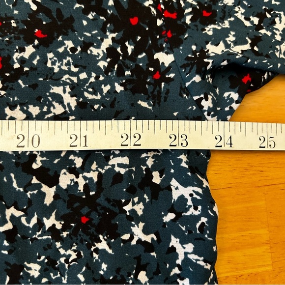 ELIZABETH & JAMES High-Neck Print Blouse - Picture 11 of 12